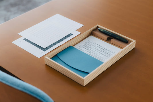 言葉にひたり、言葉を綴るホテルに文箱を